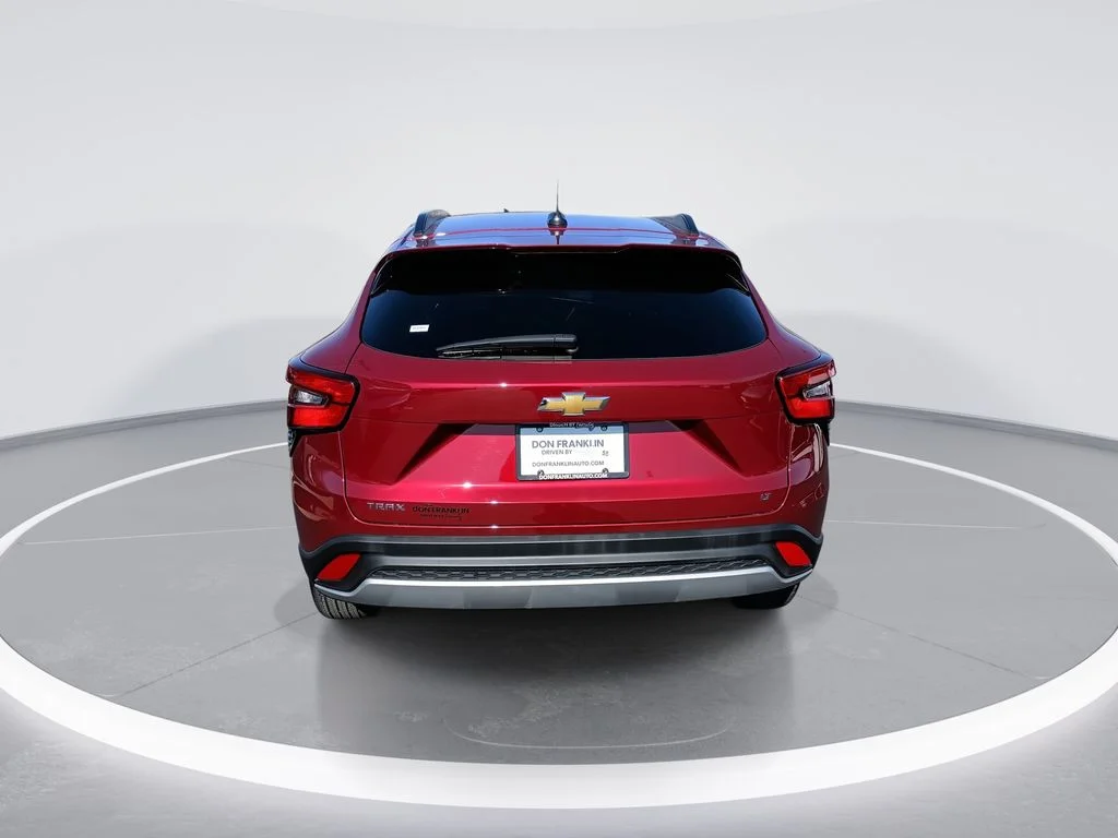 Used 2025 Red Chevrolet LT image 7