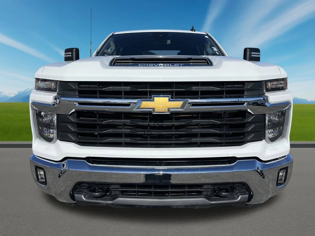 Used 2025 Summit White Chevrolet LT image 2