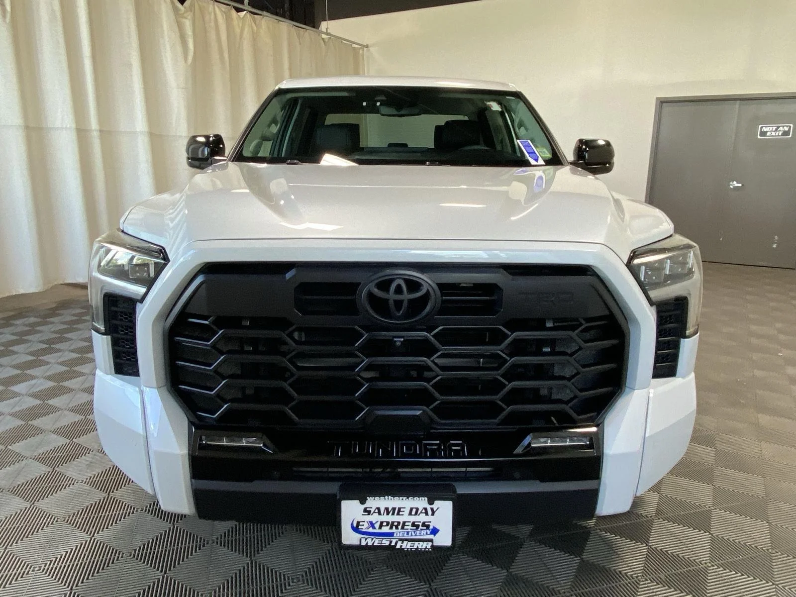 Used 2024 Wind Chill Pearl Toyota Limited image 5