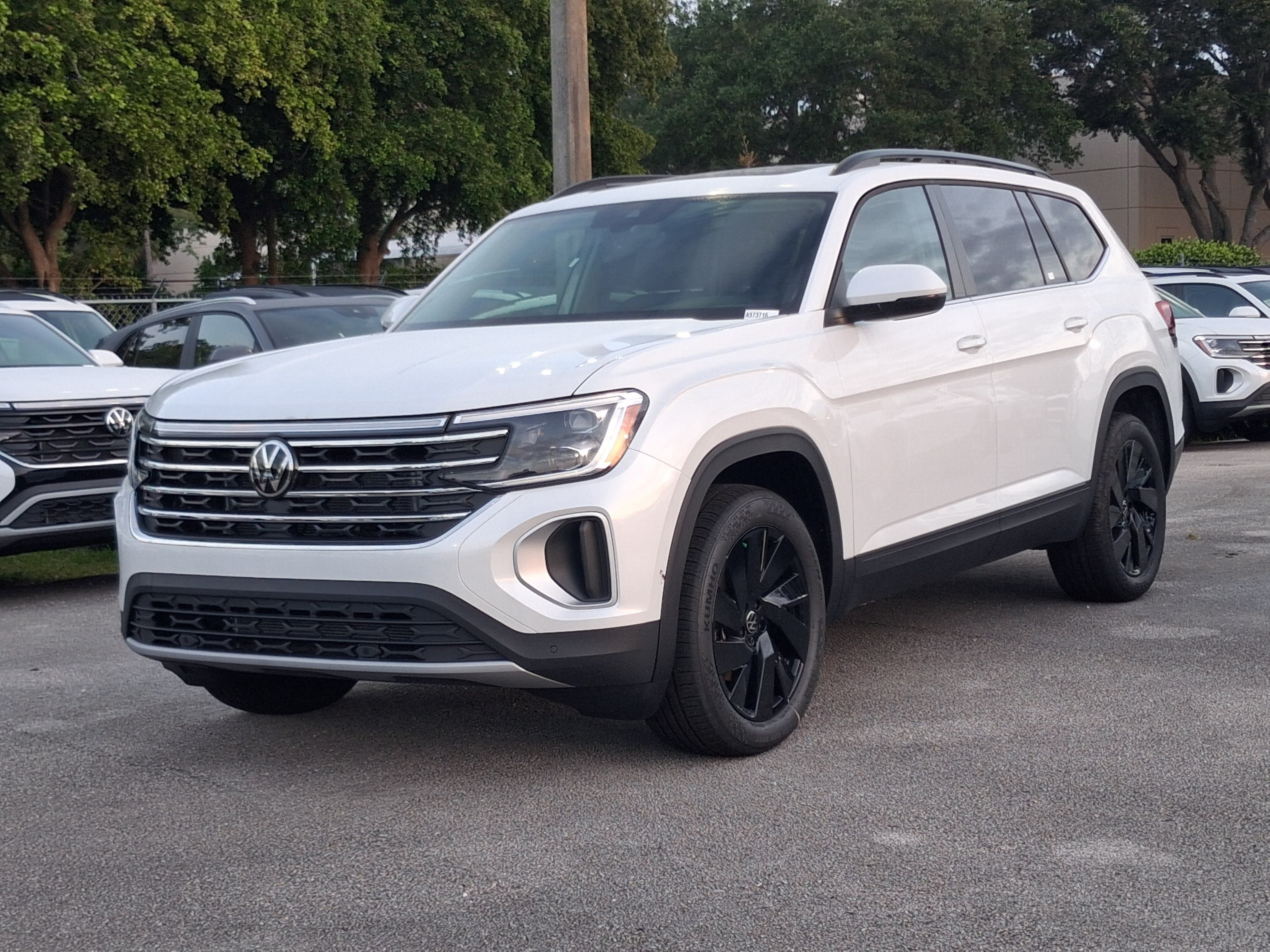 New 2026 White Volkswagen 2.0T SE w/Technology image 3