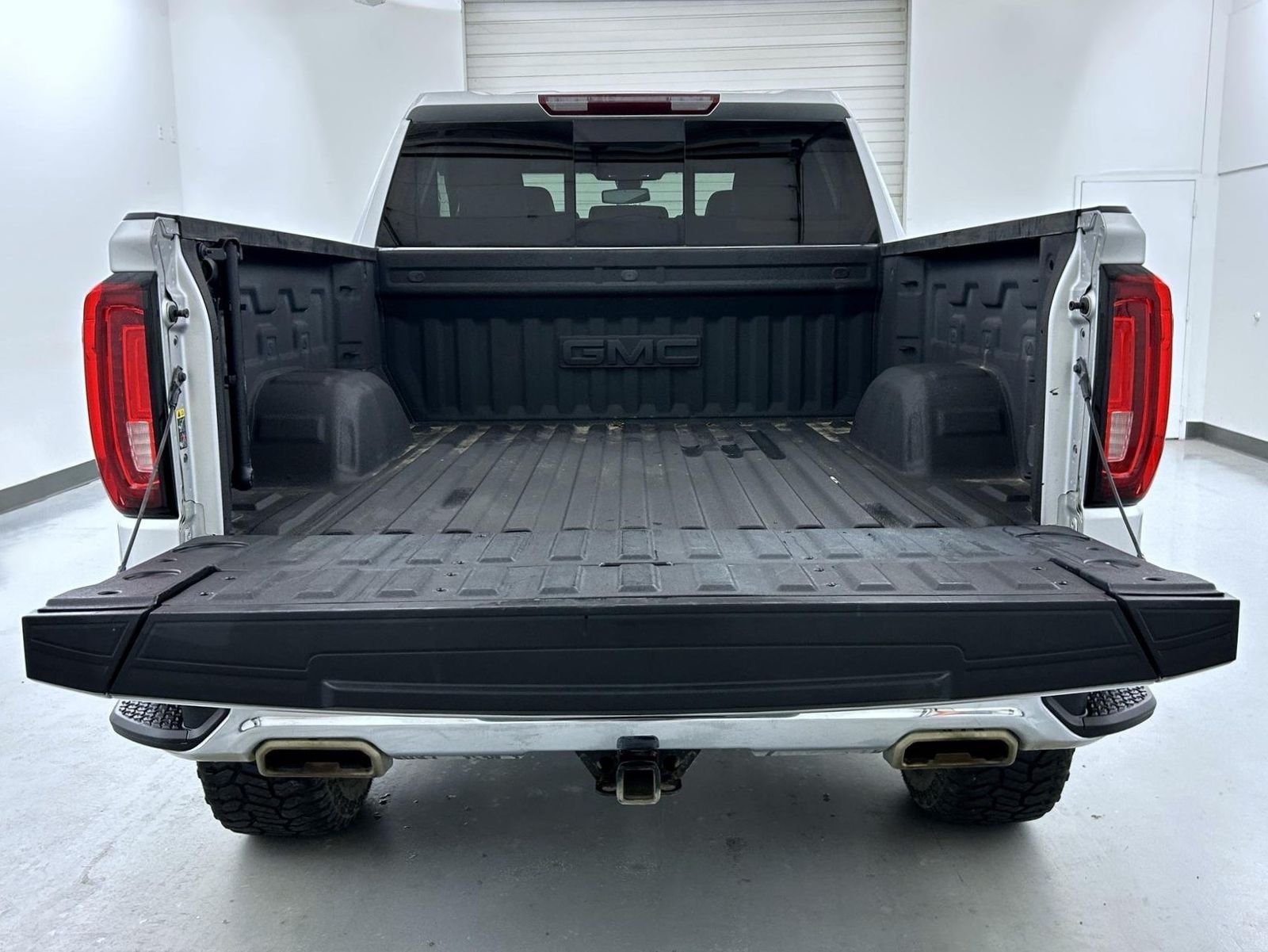 Used 2021 Silver GMC SLT image 22