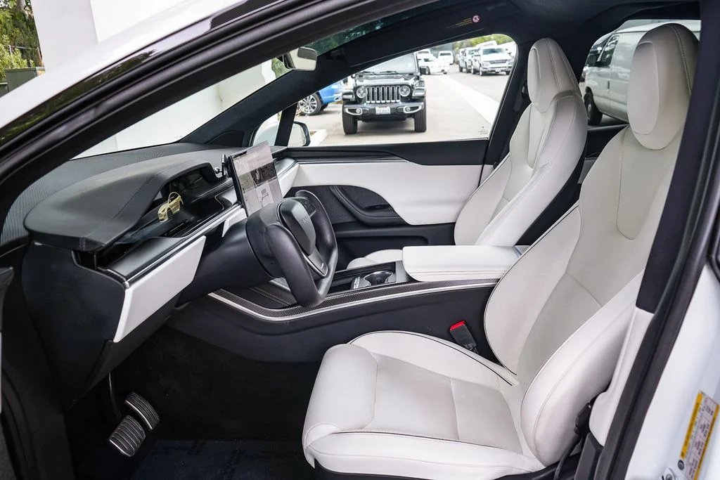 Used 2022 White Tesla Plaid image 16