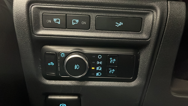 Used 2024 Agate Black Metallic Ford XLT image 33