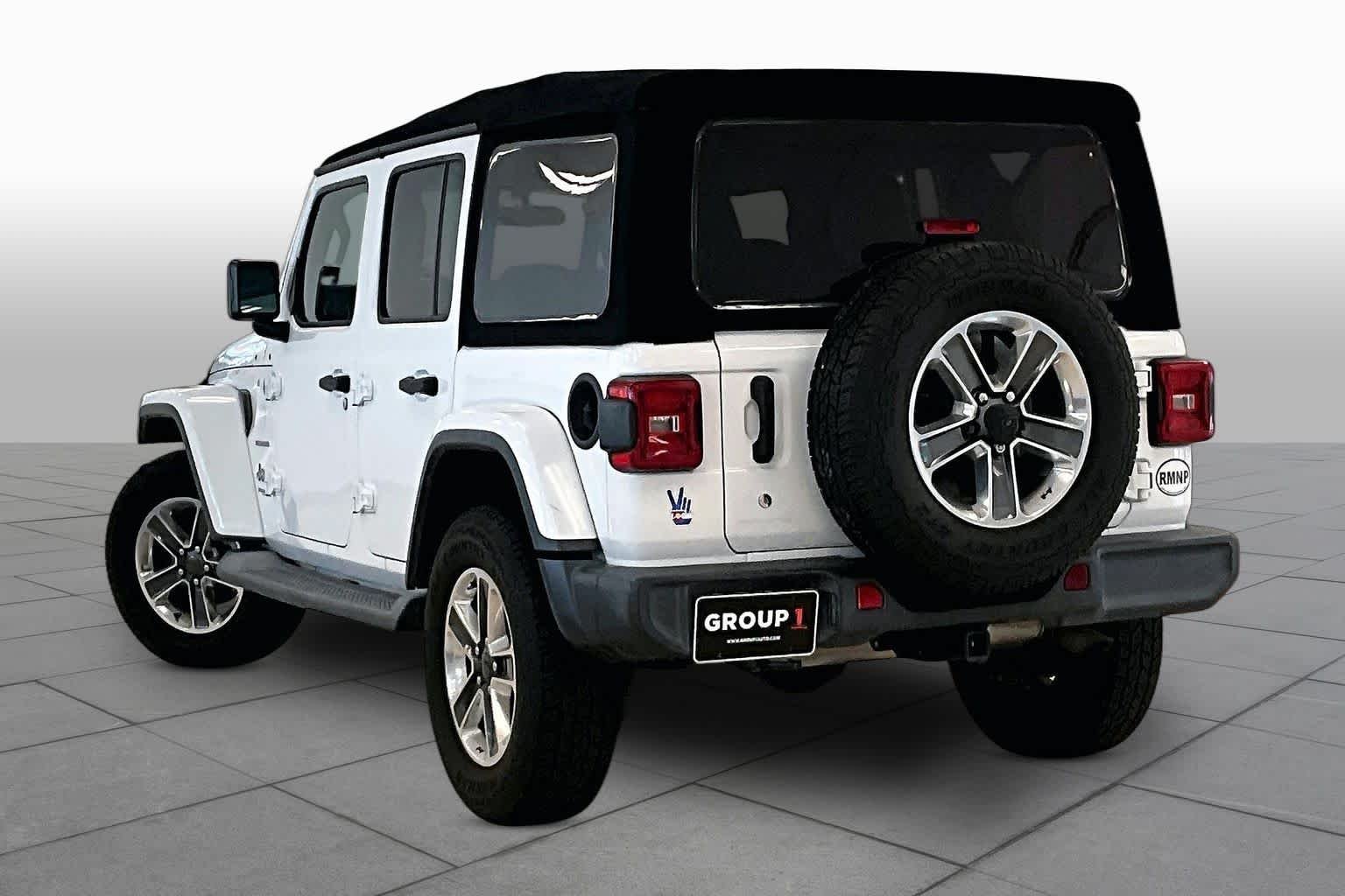 Used 2018 Bright White Clearcoat Jeep Sahara image 10