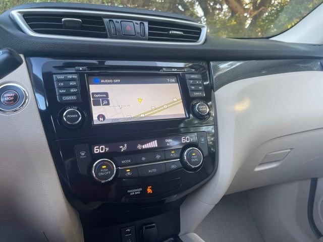 Used 2015 White Nissan SL image 18