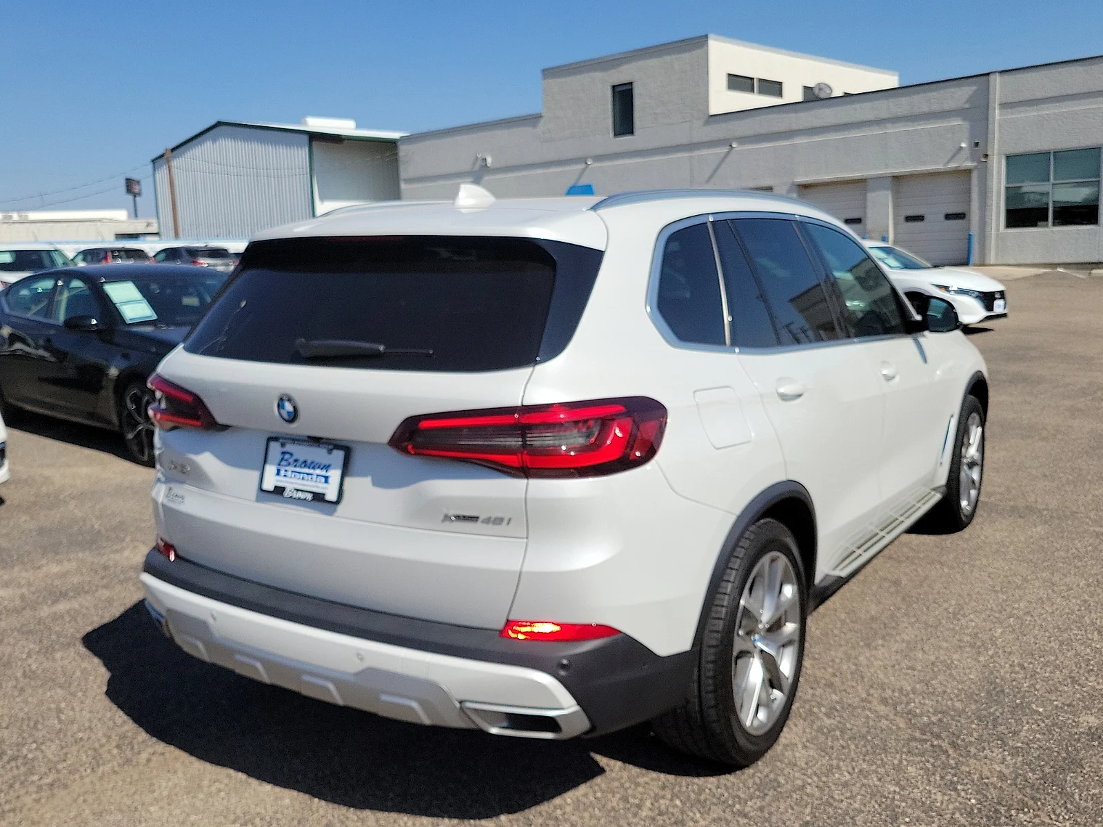 Used 2023 White Metallic BMW xDrive40i image 10