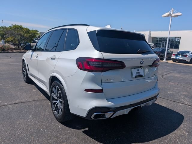 Used 2023 Mineral White Metallic BMW xDrive40i image 2