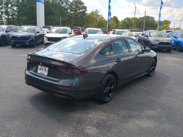 Used 2025  Honda SE image 7