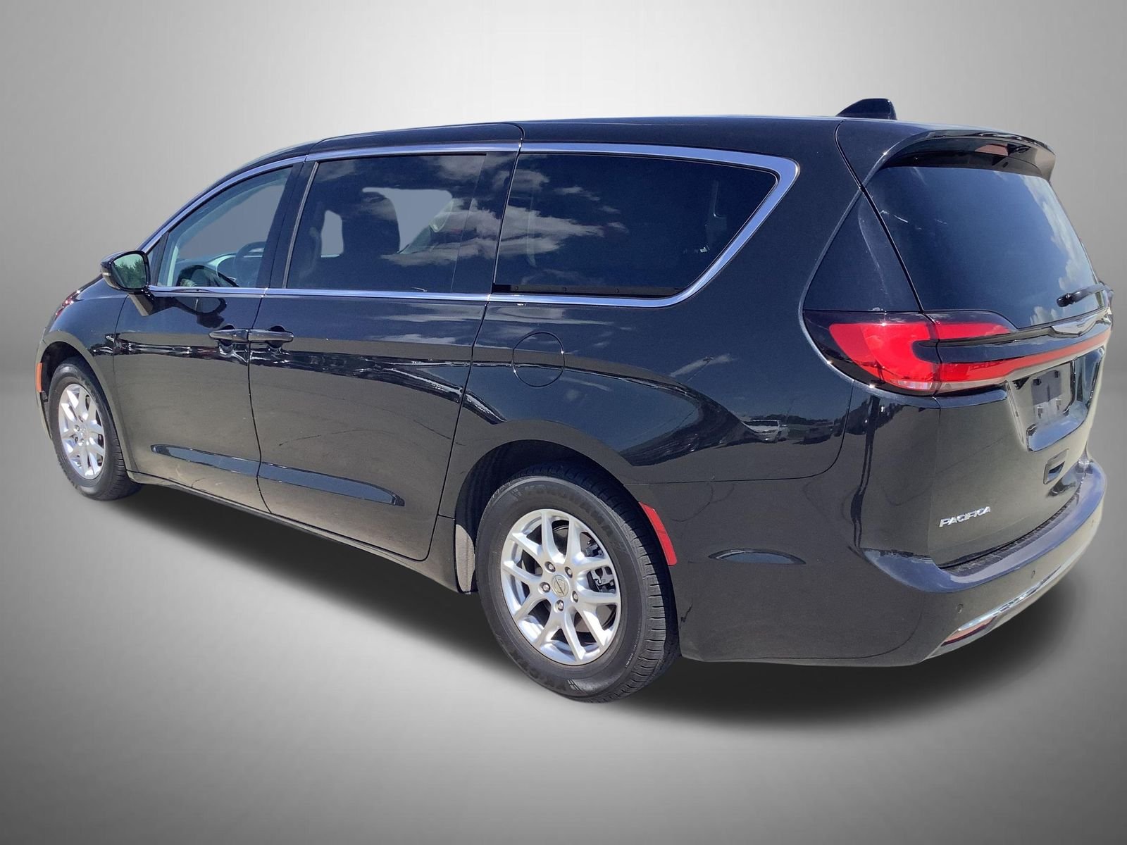 Used 2024 Black Chrysler Touring L image 2