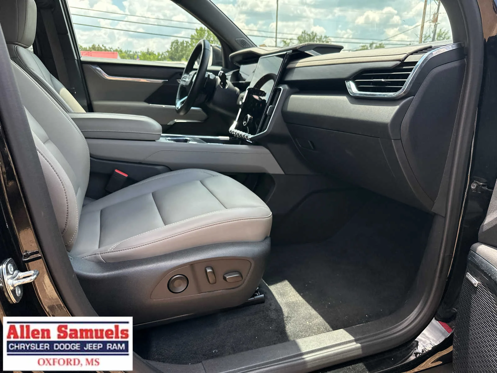 Used 2026 Ebony Twilight Metallic GMC FWD Elevation image 41