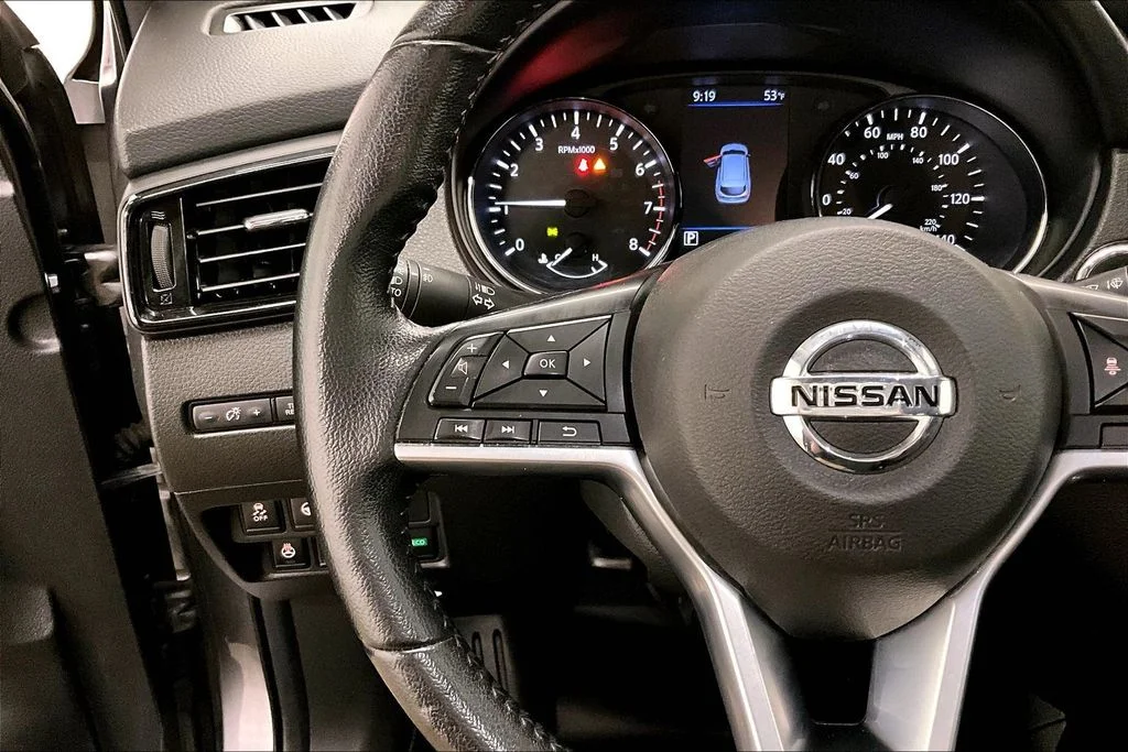 Used 2022 Gray Nissan SV image 11