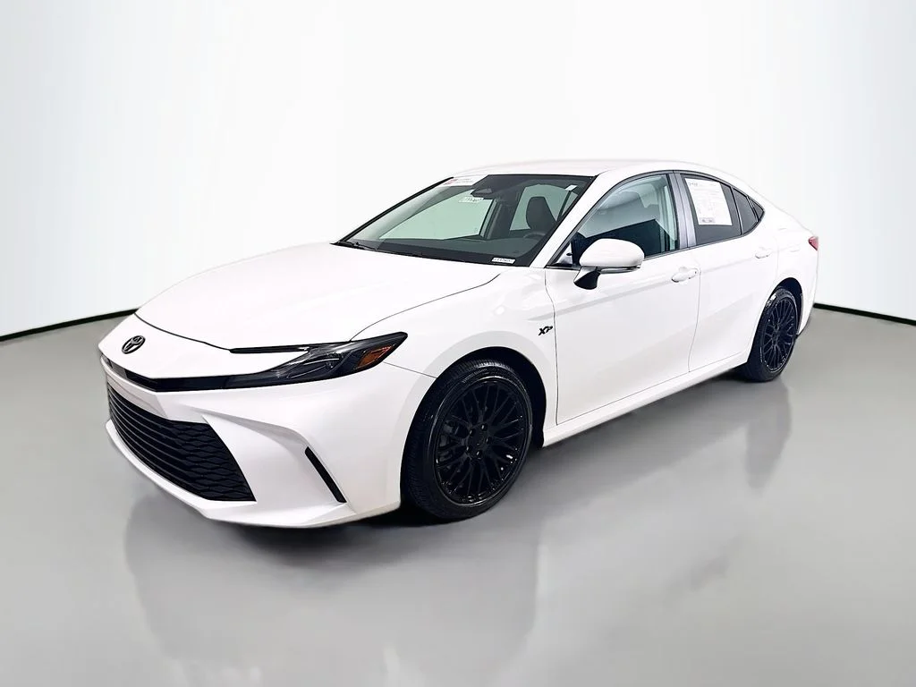 2026 Toyota Camry LE - Photo 3