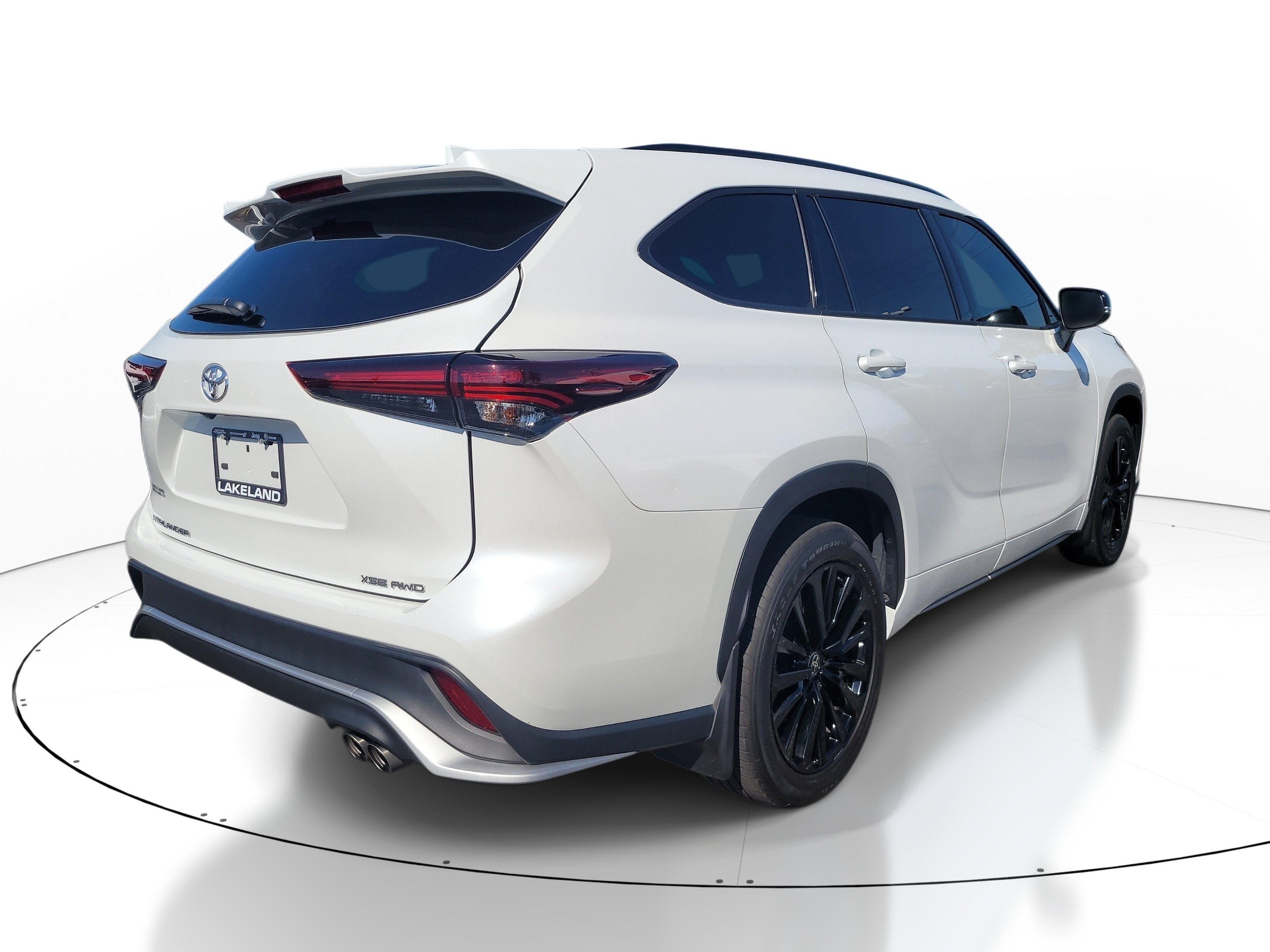 Used 2025  Toyota LE image 4