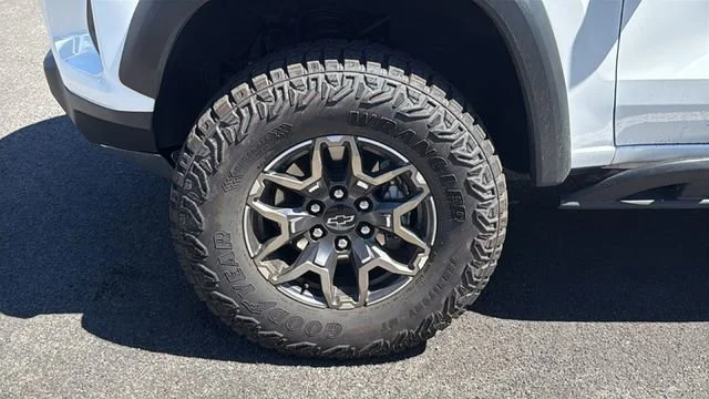 2026 Chevrolet Colorado ZR2 - Photo 5