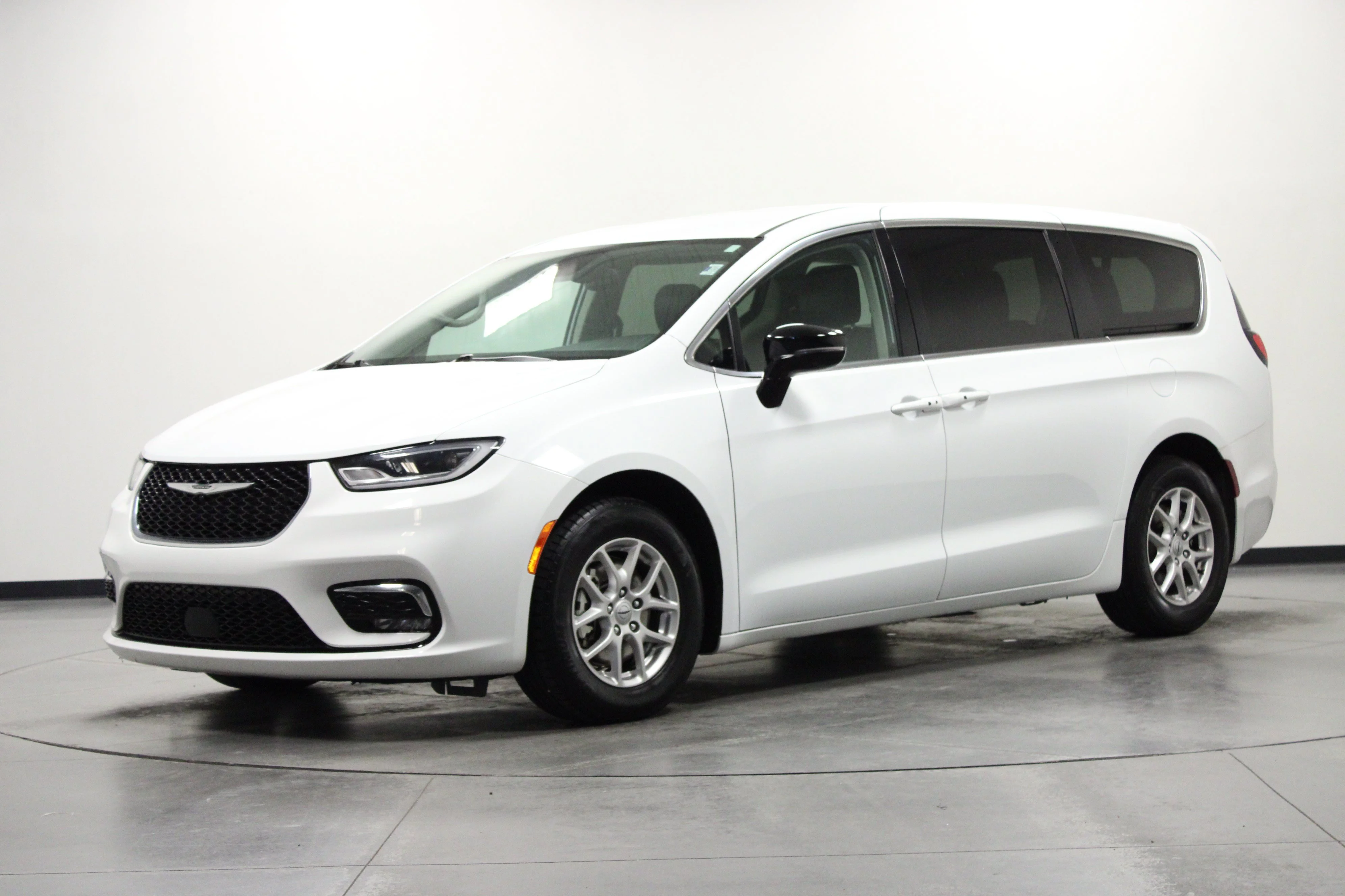 Used 2024 Bright White Clearcoat Chrysler Touring L image 8