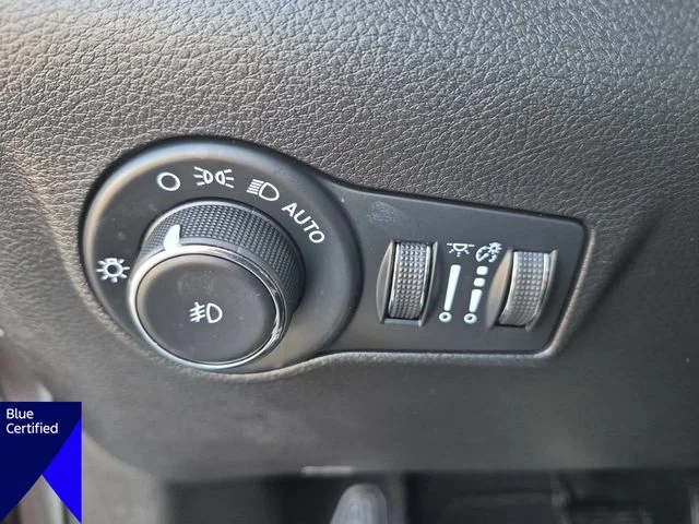 Used 2023 Gray Jeep Latitude image 17