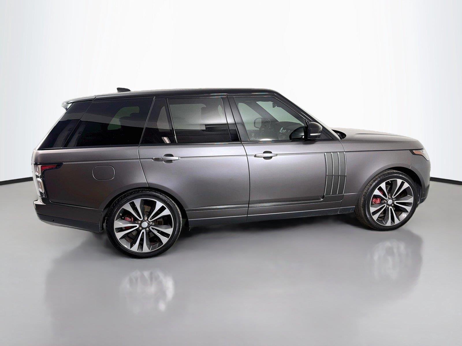Used 2021 Scafell Grey Satin Land Rover SV Autobiography Dynamic image 4