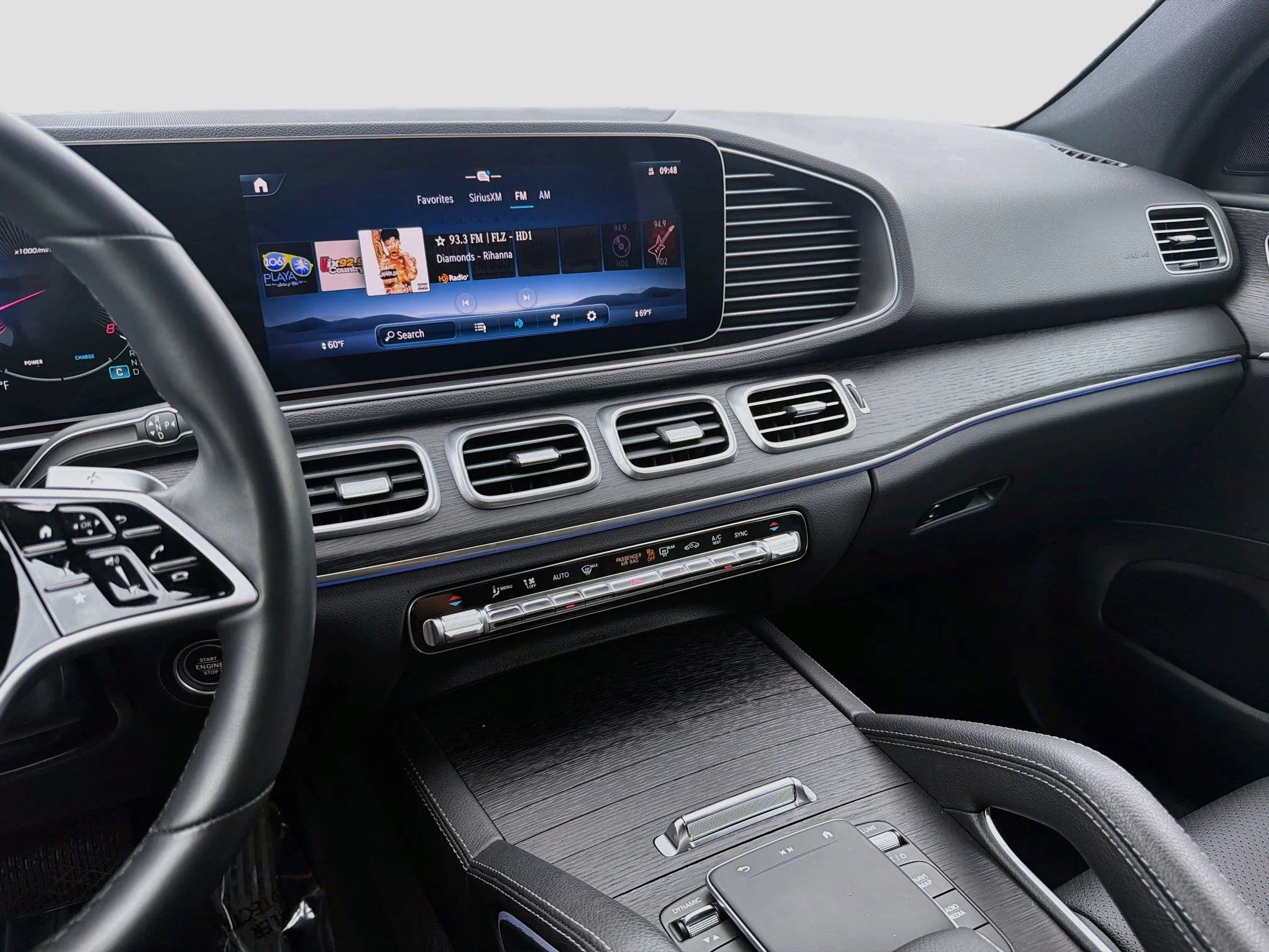 Used 2025 Obsidian Black Metallic Mercedes-Benz GLE 350 image 27
