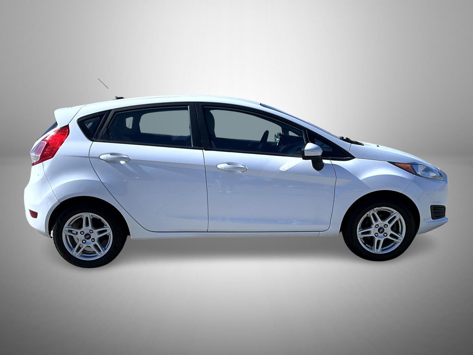 Used 2017 White Ford SE image 4