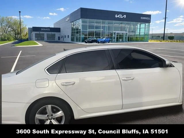 Used 2013 White Volkswagen 2.5 SE image 7