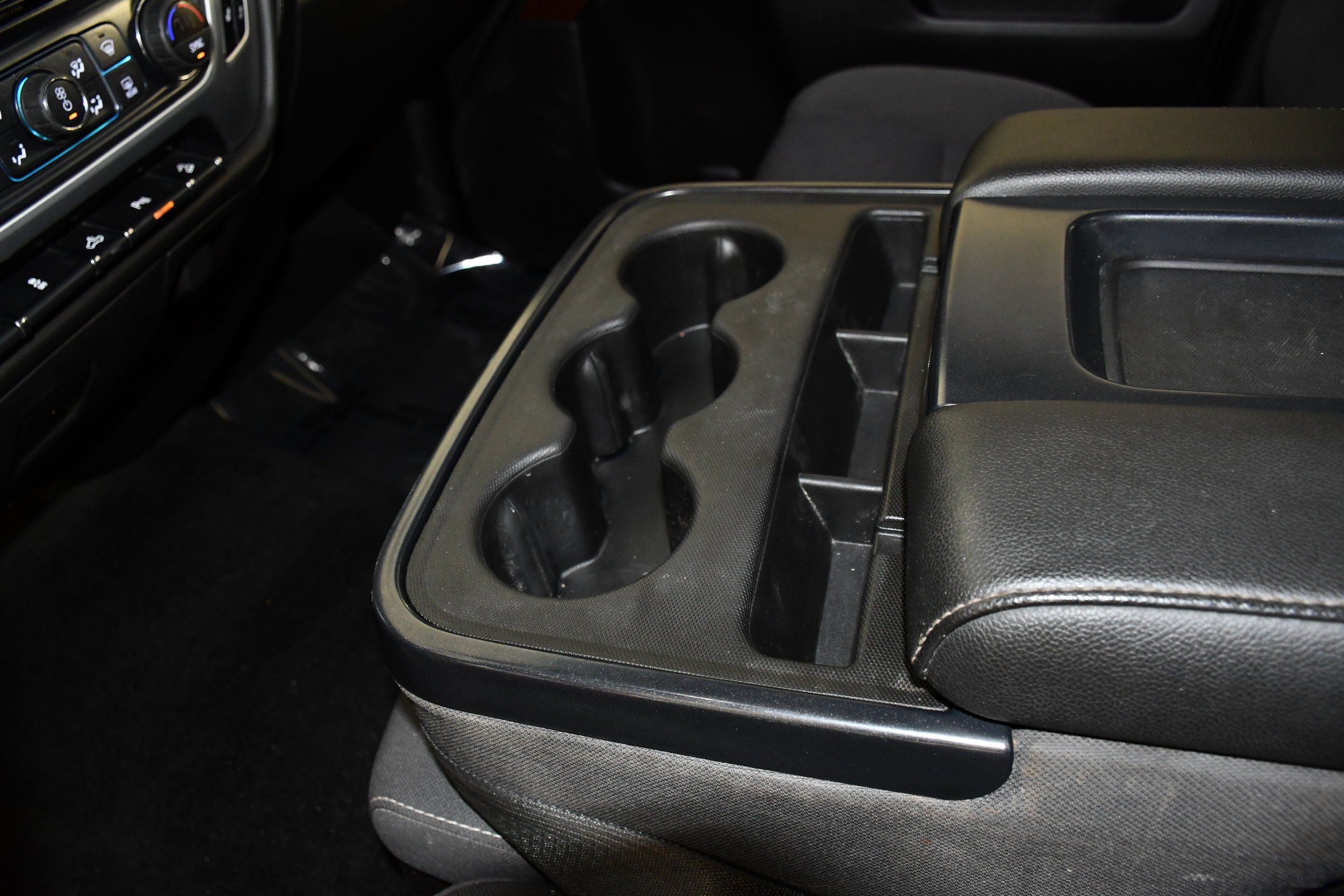Used 2018 Summit White GMC SLE image 29