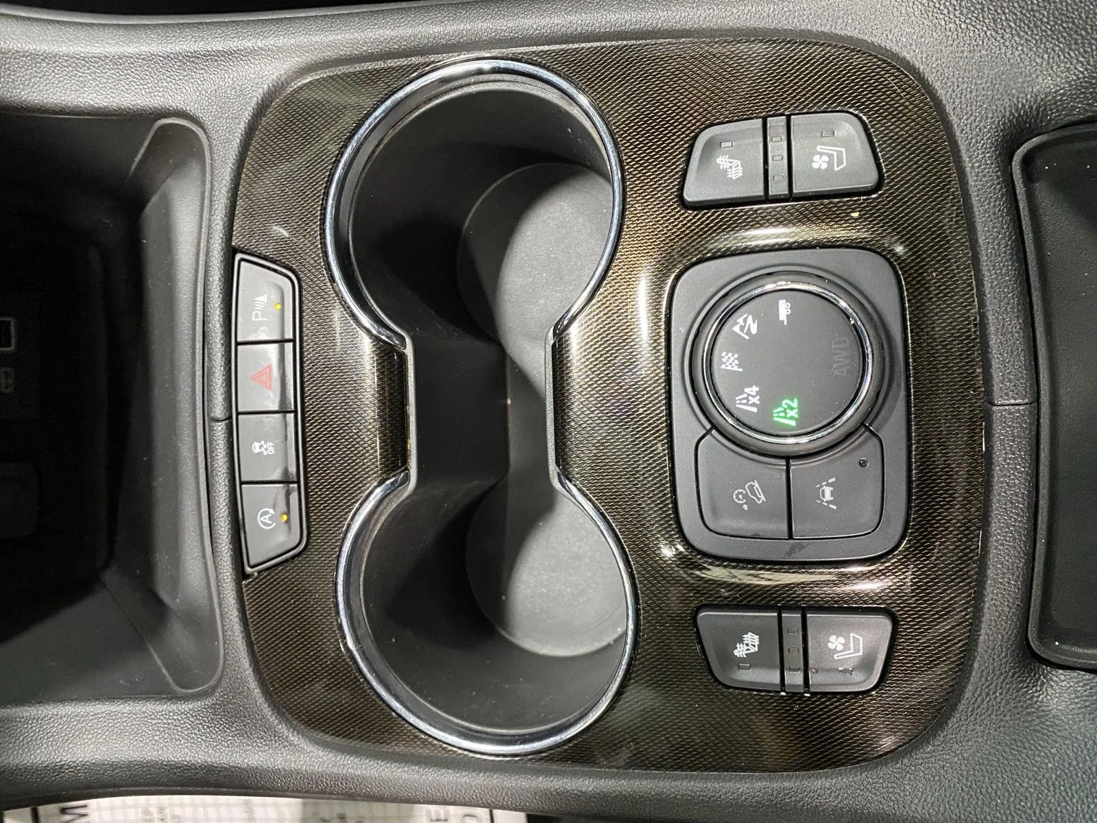 Used 2023 Sterling Metallic GMC AT4 image 27
