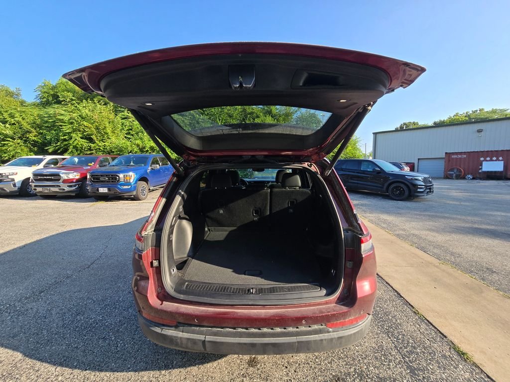 Used 2023 Red Jeep Altitude X image 18