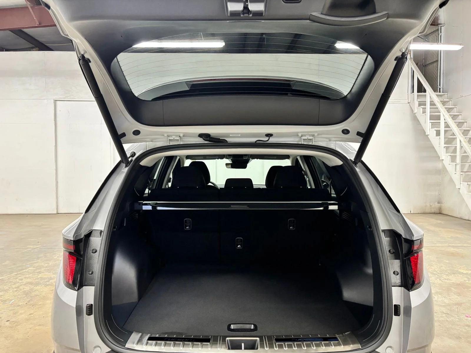 Used 2025 Silver Hyundai Blue image 24