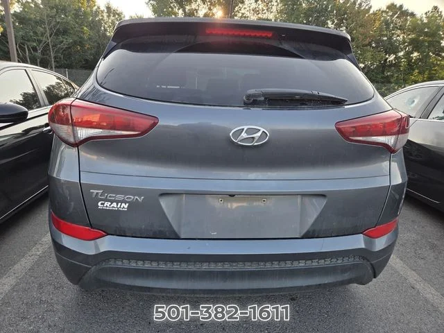 Used 2016 Gray Hyundai SE image 3