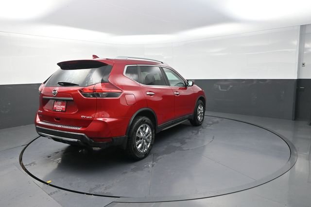 Used 2017 Red Nissan SV image 7