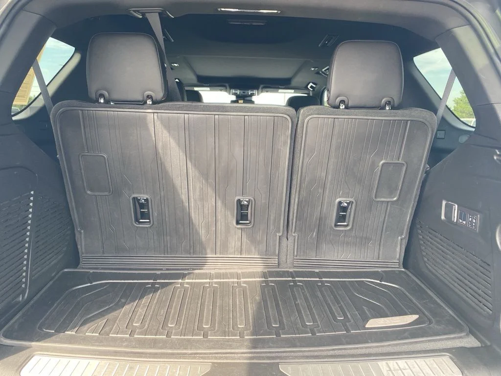 Used 2024 White GMC AT4 image 40
