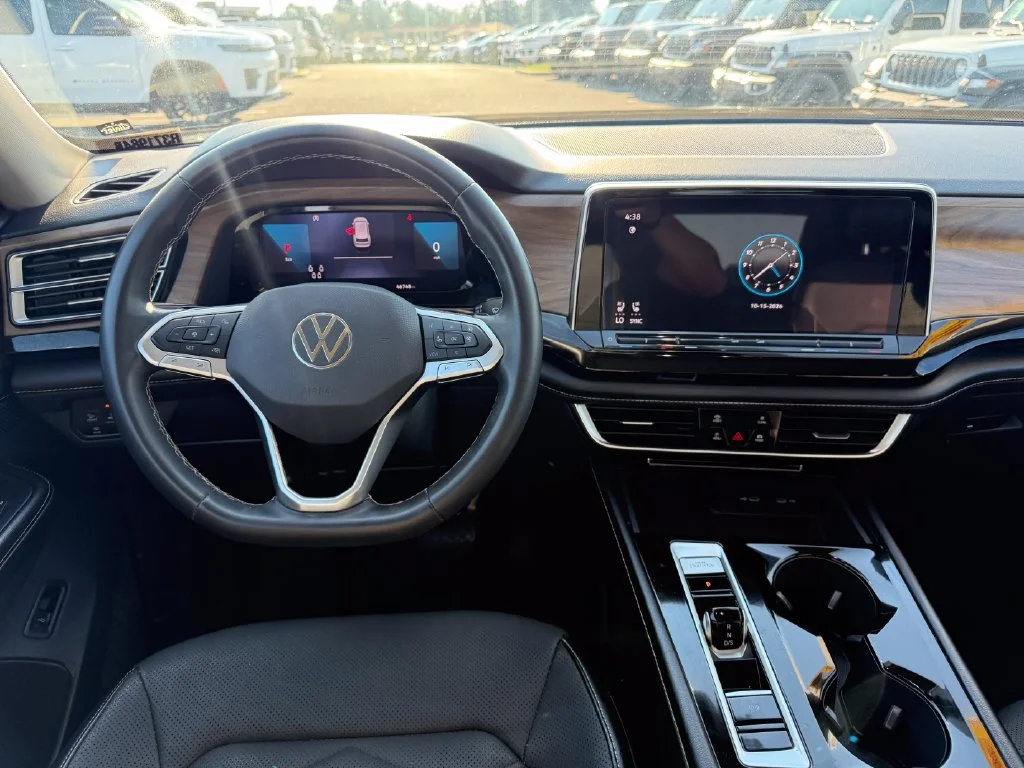 Used 2024 Gray Volkswagen 2.0T SE w/Technology image 8