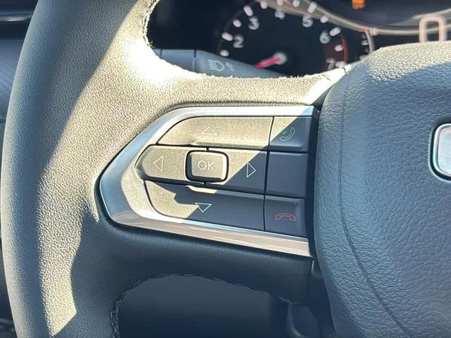 New 2026 White/off-white Jeep Latitude image 28