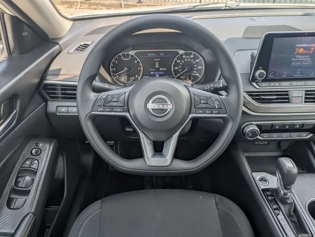 Used 2025 White Nissan 2.5 SV image 31