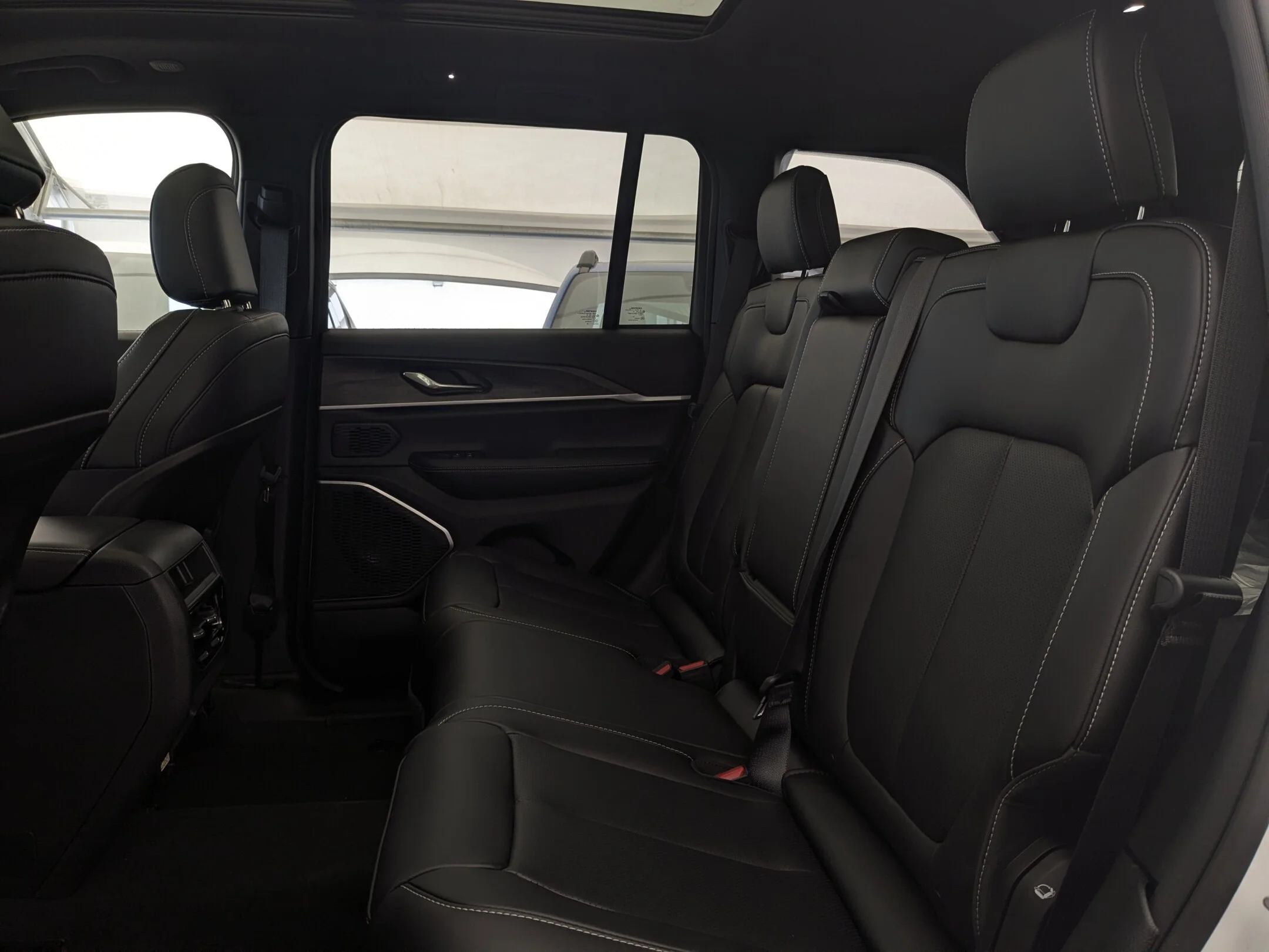 New 2026 White Jeep 85th Anniversary - - 4x4 - $12K Pref Pkg 2C7 - Pano Sunroof - 2nd Row Heated Seats & More! image 27