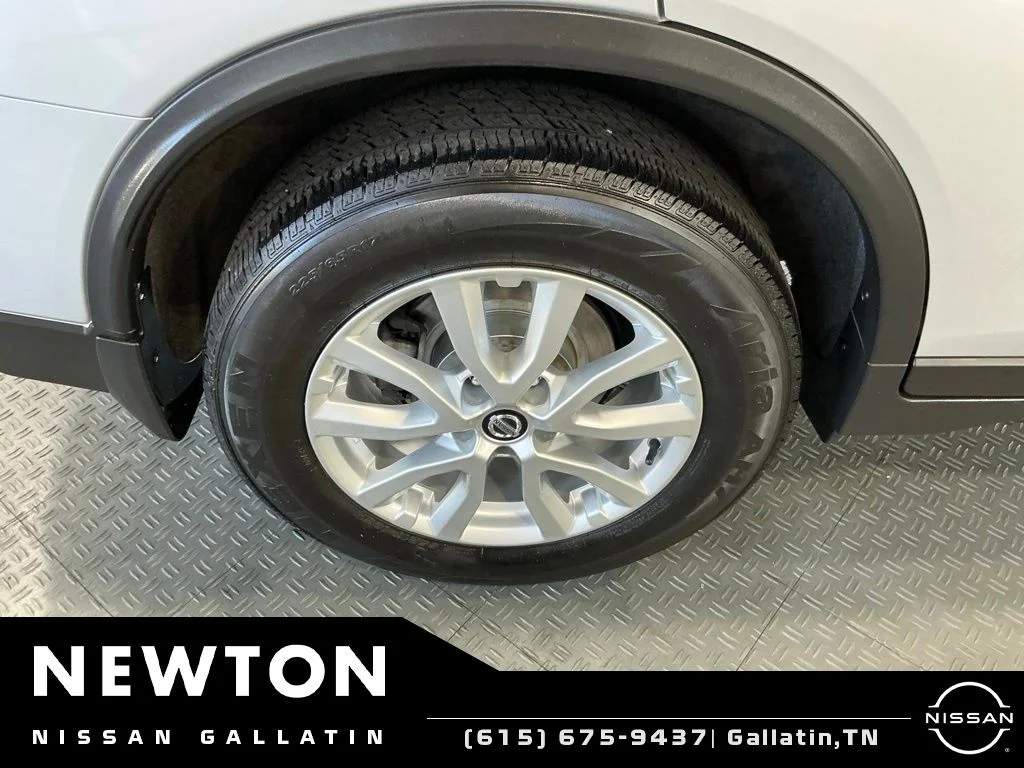 Used 2020 Brilliant Silver Metallic Nissan SV image 43