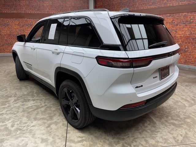 2023 Jeep Grand Cherokee Altitude photo 2