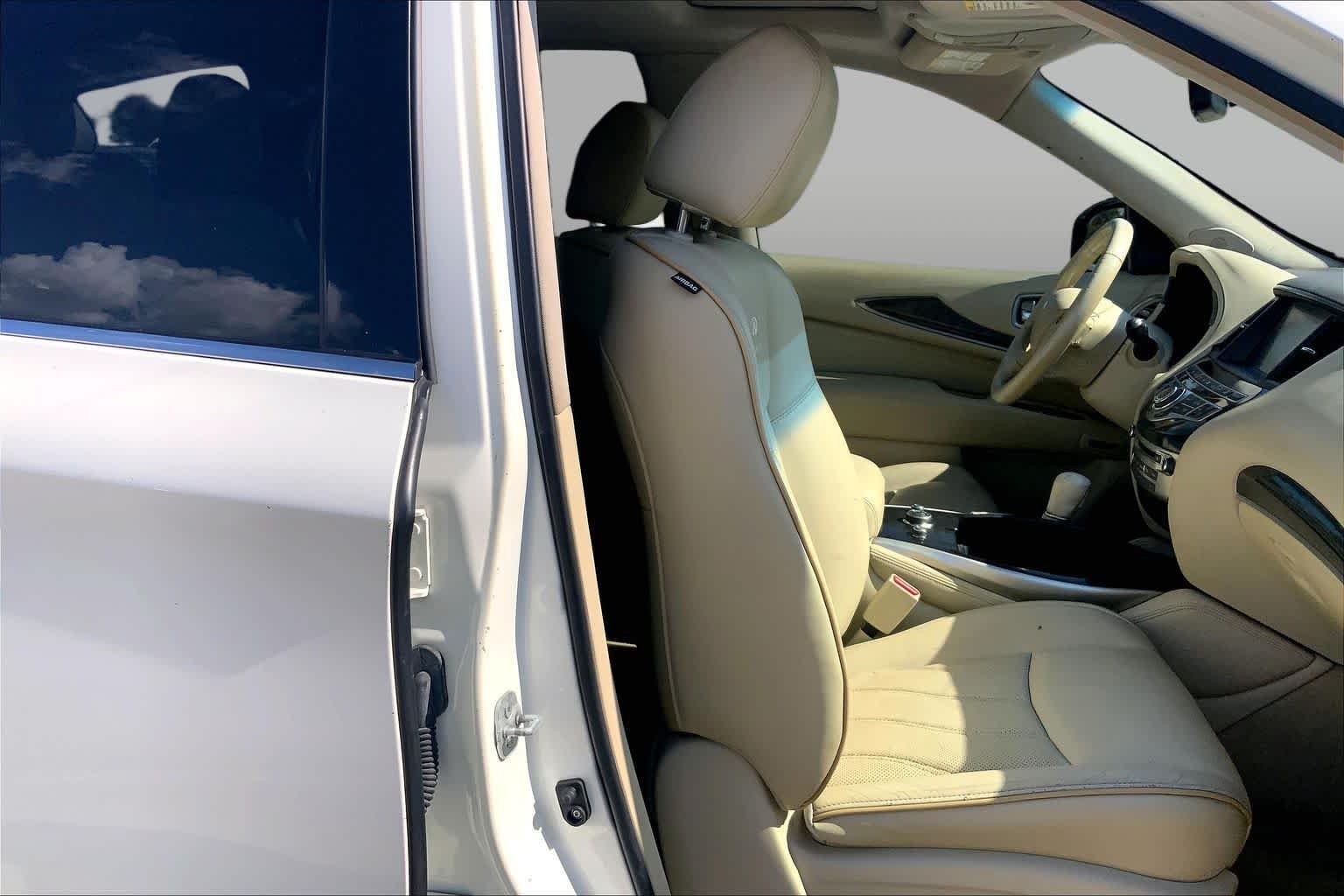 Used 2014 Moonlight White INFINITI  image 8