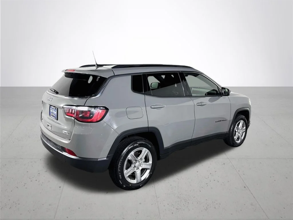Used 2023 Gray Jeep Latitude image 6