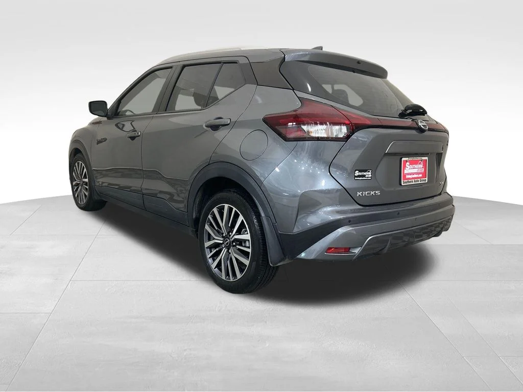 Used 2024 Gray Nissan SV image 3