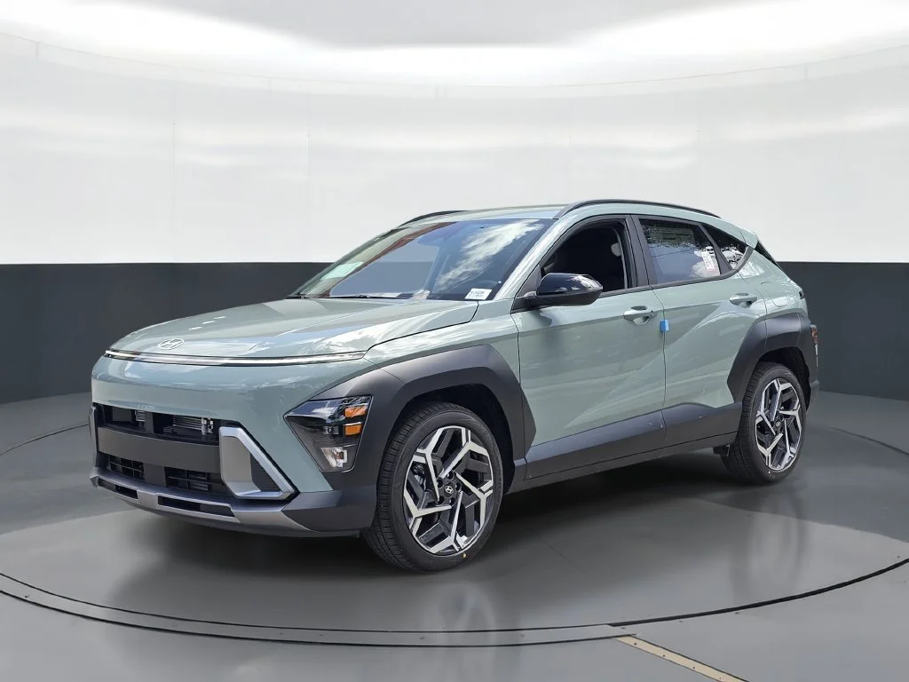 New 2027 Green Hyundai SEL Premium image 1