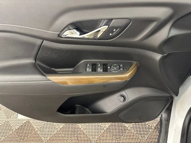 Used 2019 White GMC SLE-2 image 18