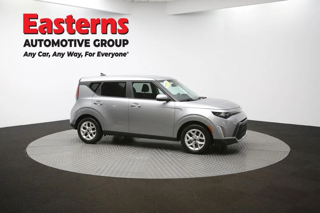 Used 2023  Kia LX image 45