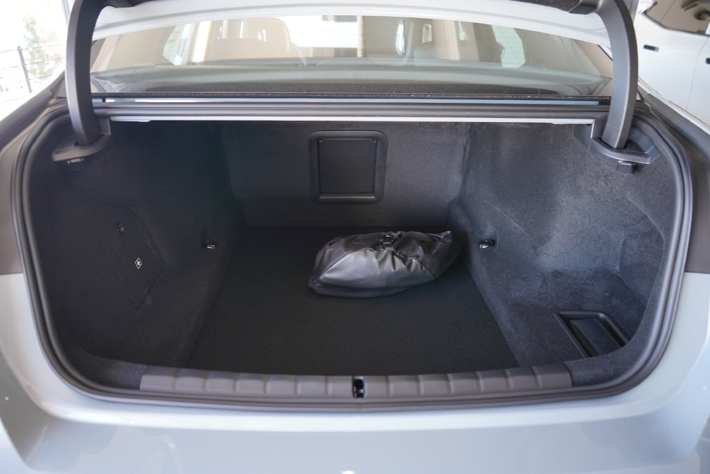 Used 2026 Brooklyn Gray Metallic BMW 750e xDrive image 22