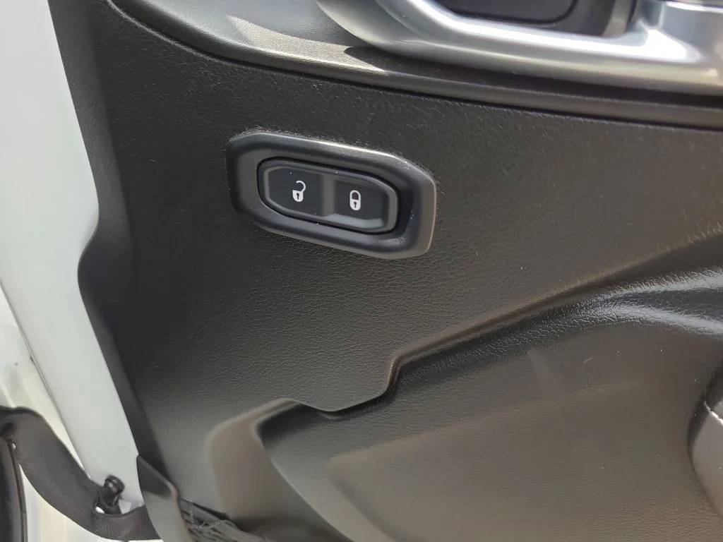 Used 2024 White Jeep Sport S image 10