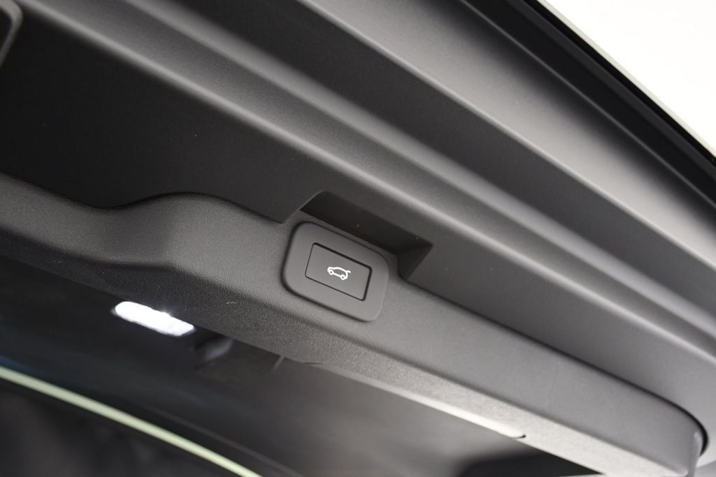 New 2026 Santorini Blk Land Rover S image 25