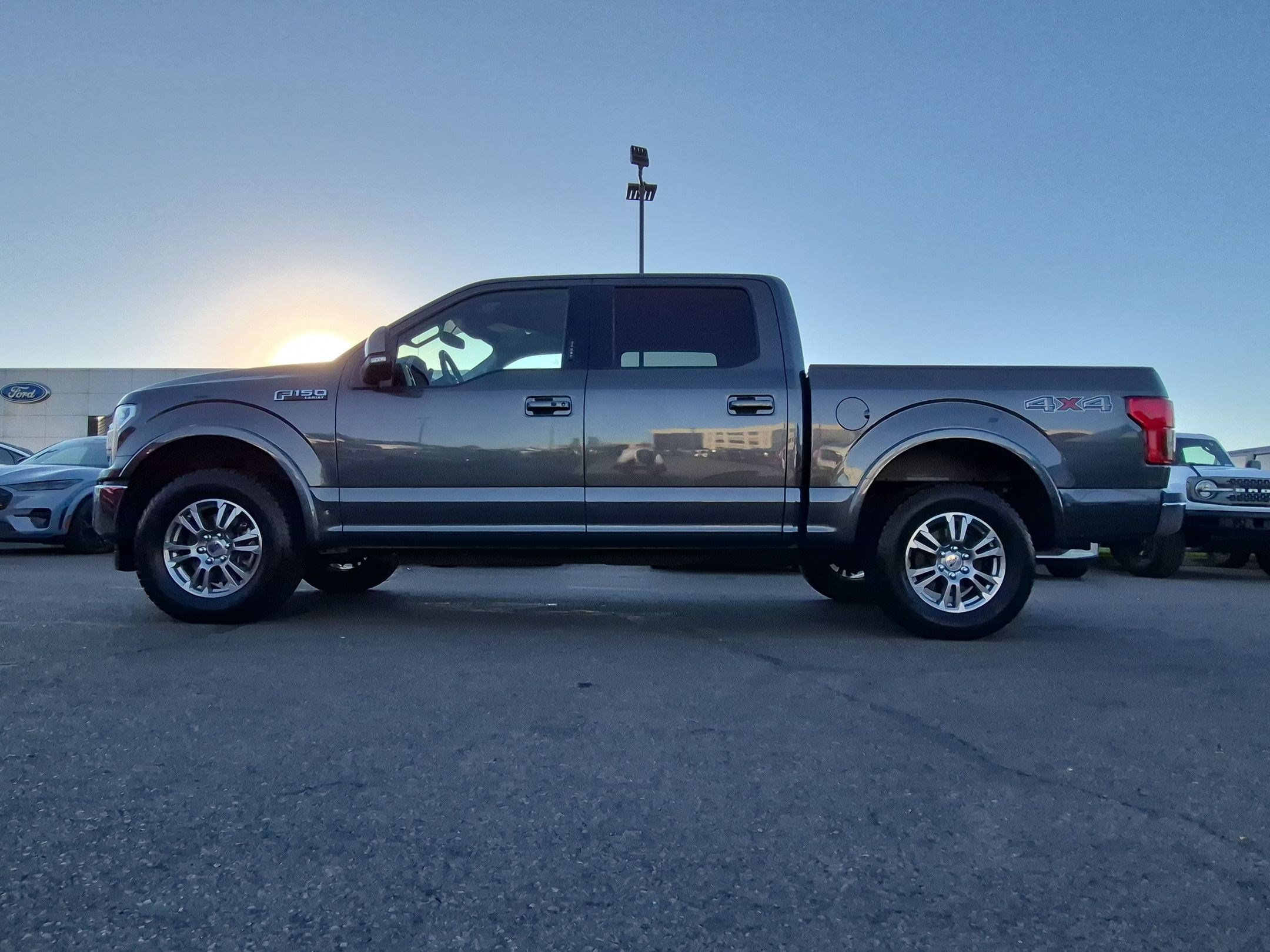 Used 2018 Magnetic Ford LARIAT image 7