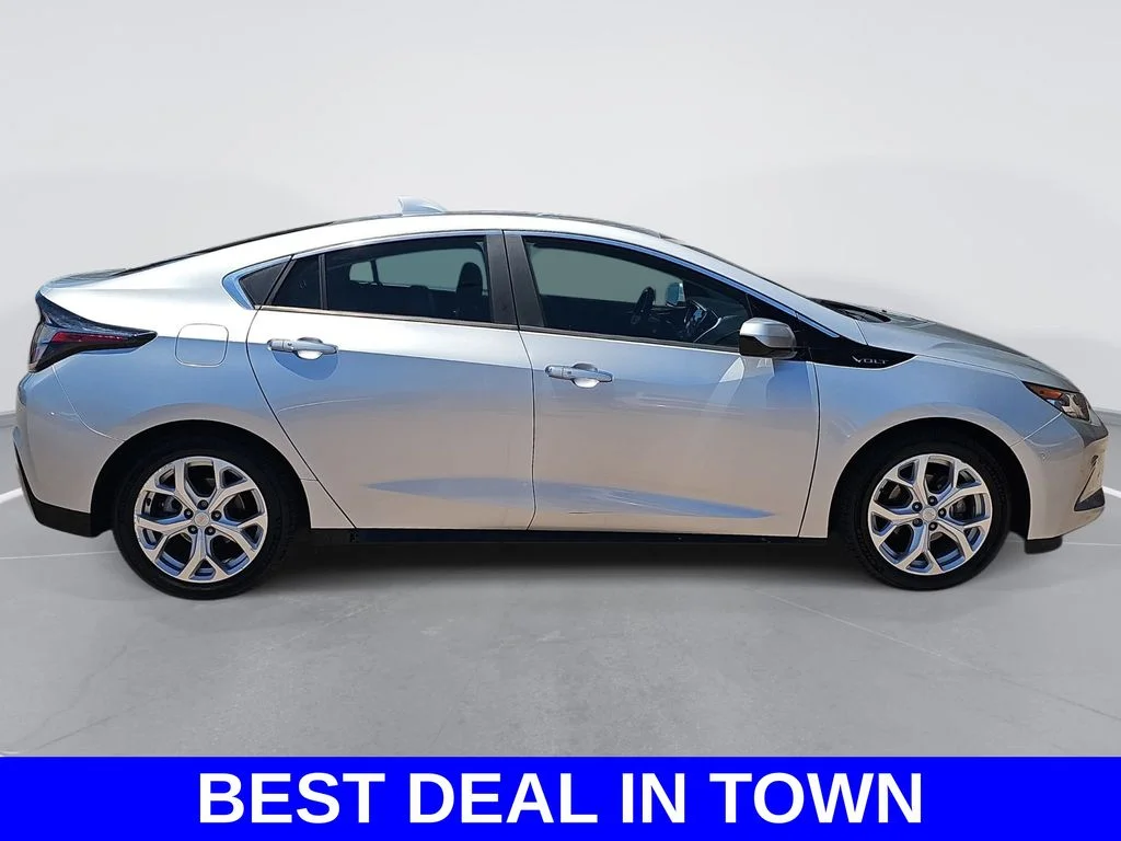 Used 2018 Silver Chevrolet Premier image 2