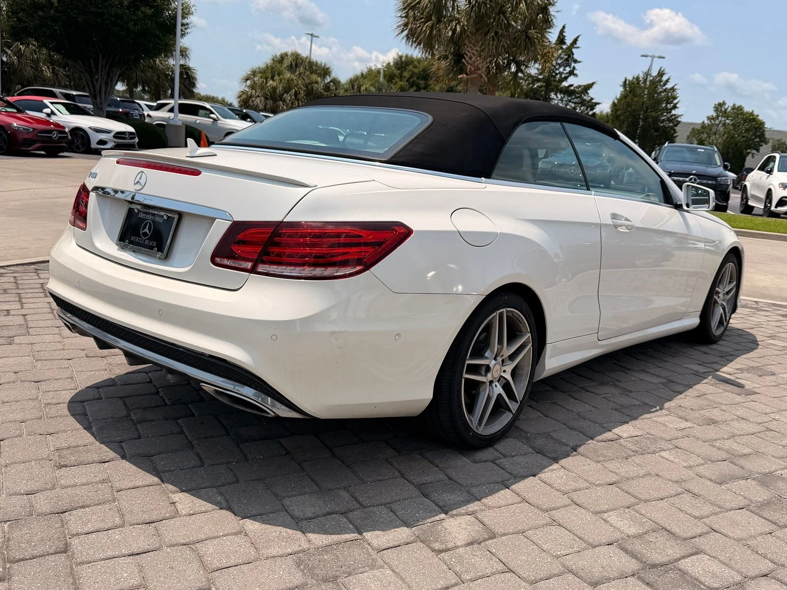 Used 2016 designo Diamond White Metallic Mercedes-Benz E 400 image 7