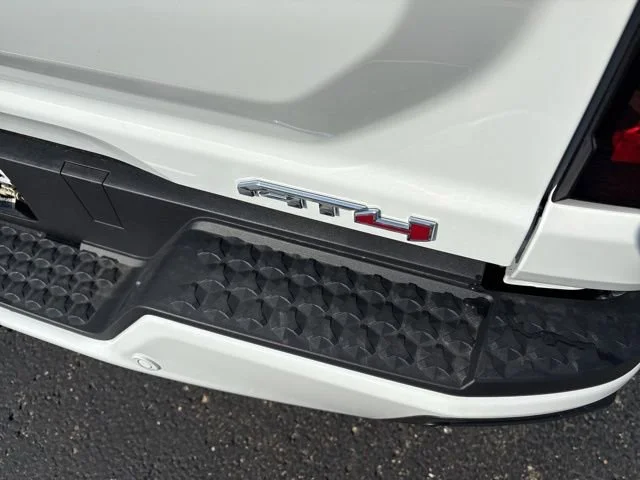 2026 GMC Canyon AT4 - Photo 17